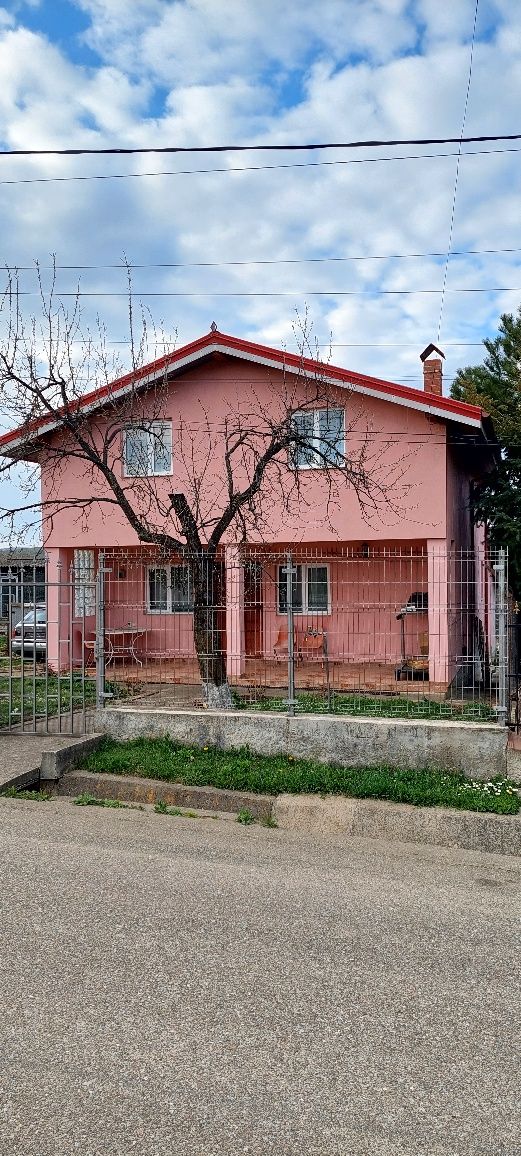 Vând casă în comuna Dobreni județul Neamț la 14 km de Piatra Neamț