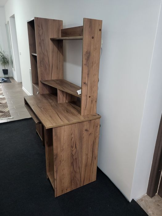 Birou mare cu spatii de depozitare + dulap soft-close, stare excelenta