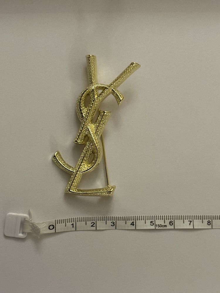 Brosa ysl incriptionata