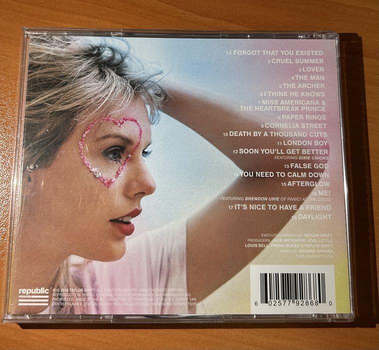 Албум Taylor Swift The Neighbourhood Lover I Love You