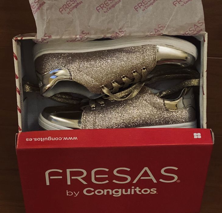 Обувь. Новые кожаные кеды Conguitos.