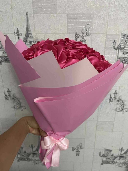 Букет от 31 розови сатенени рози