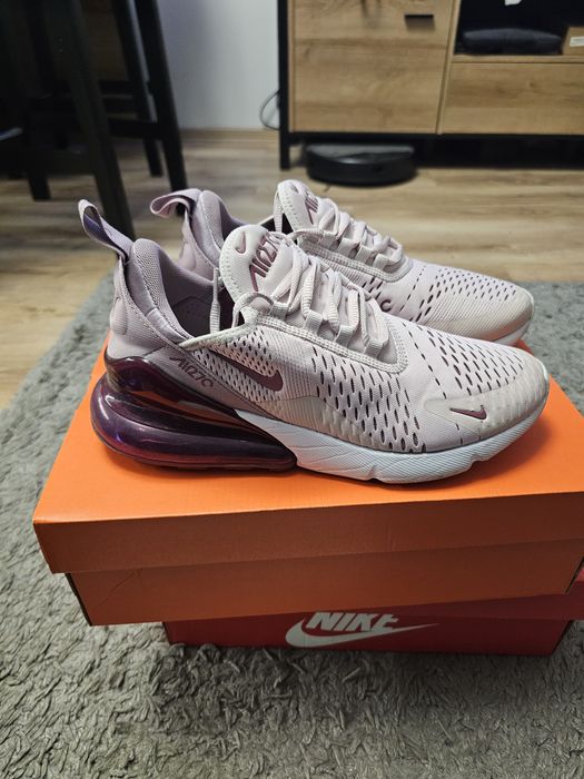 Оргинални дамски маратонки nike airmax 270, размер 41