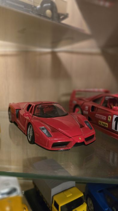 Macheta 1:18 Ferrari Bugatti