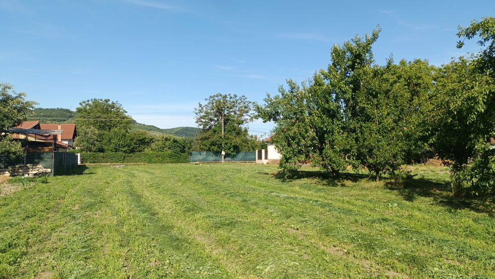 Vând teren intravilan