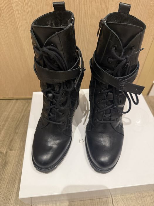 Продавам дамски кожени боти Eva Minge