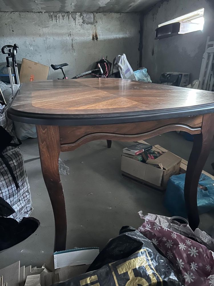 Продам стол деревянный