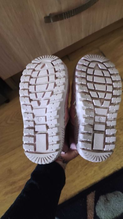 Естествена кожа  ботушки с пух на фирма Капчица!Обувани броени пъти!