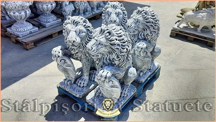 Statuetă leu mare cu blazon, gri patinat, model S1.
