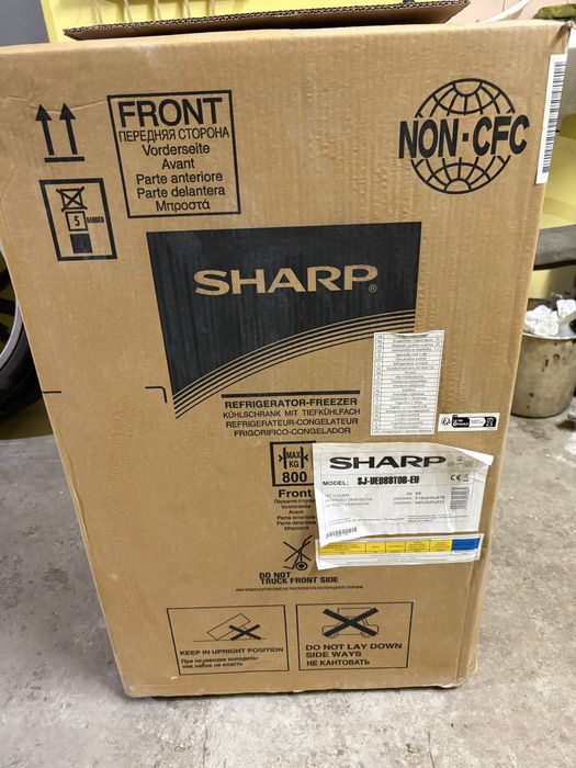 Продавам хладилник Sharp