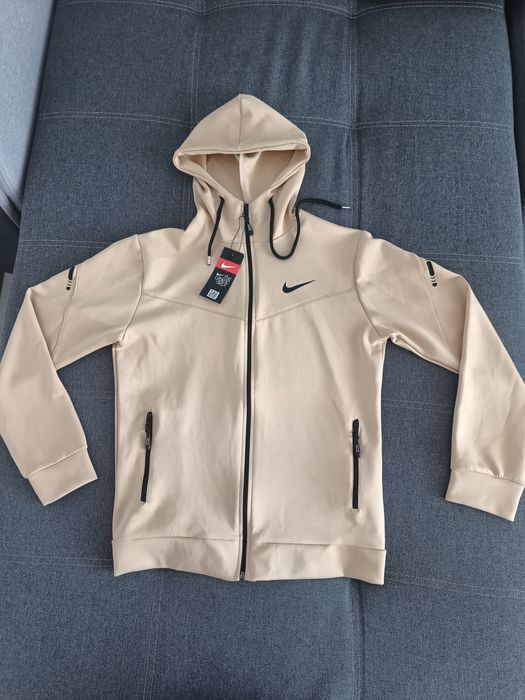 Vând bluza Nike, Puma