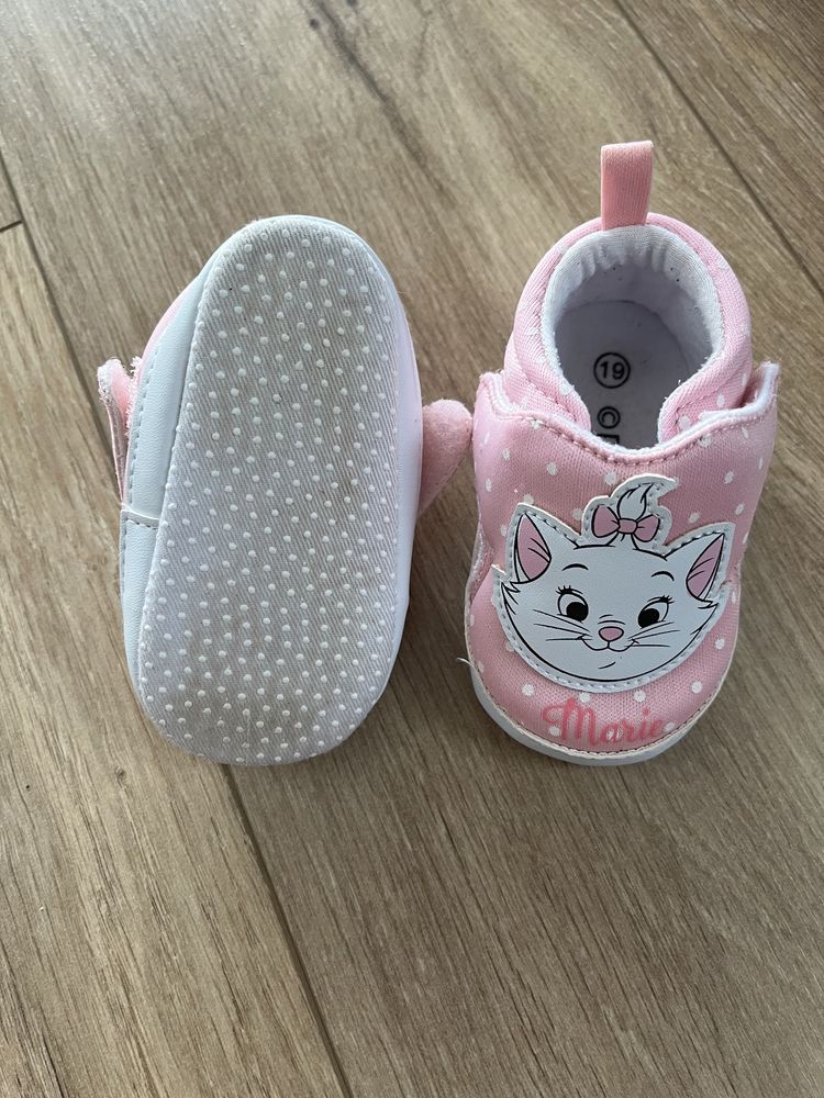 Vand papuci de bebelusi