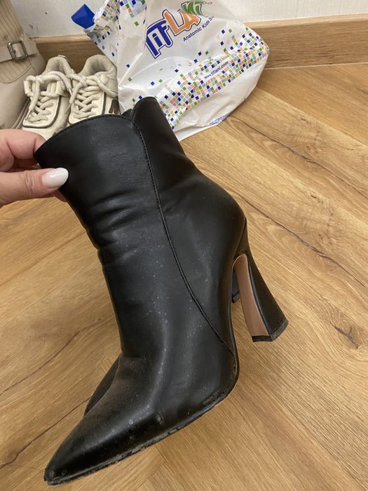 Черные кожаные ботильоны