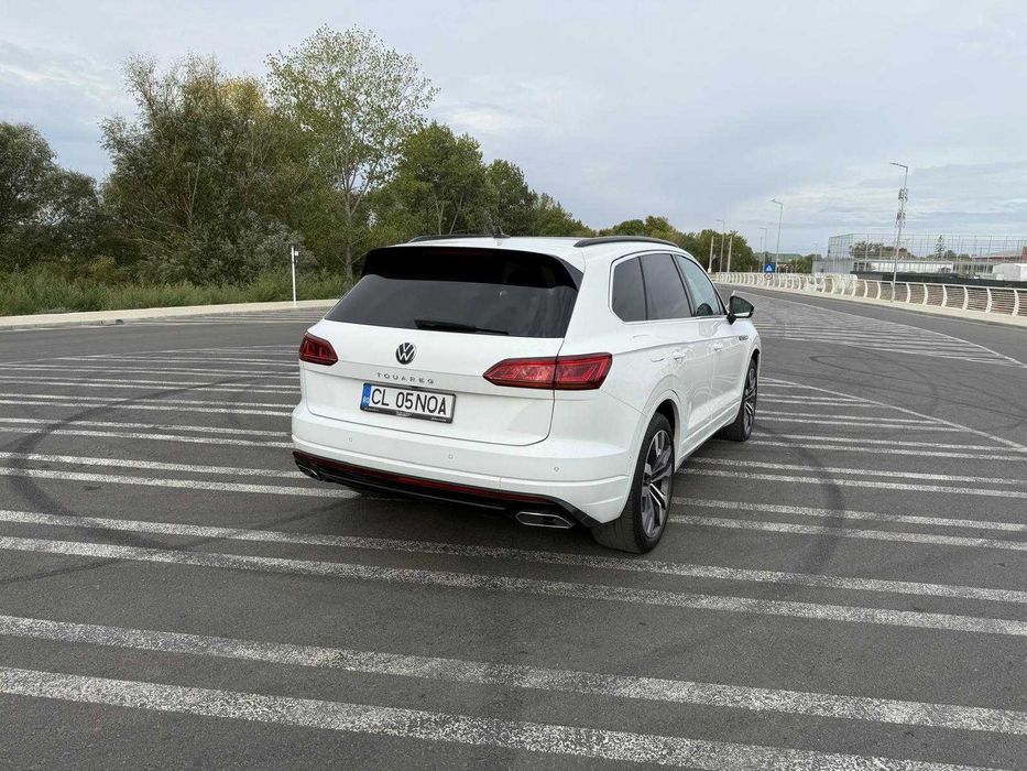 Volkswagen Touareg 3.0 V6 (286cp) TDI 4Motion R-Line, TVA deductibil