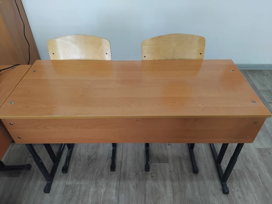 Продам 5 школьных парт