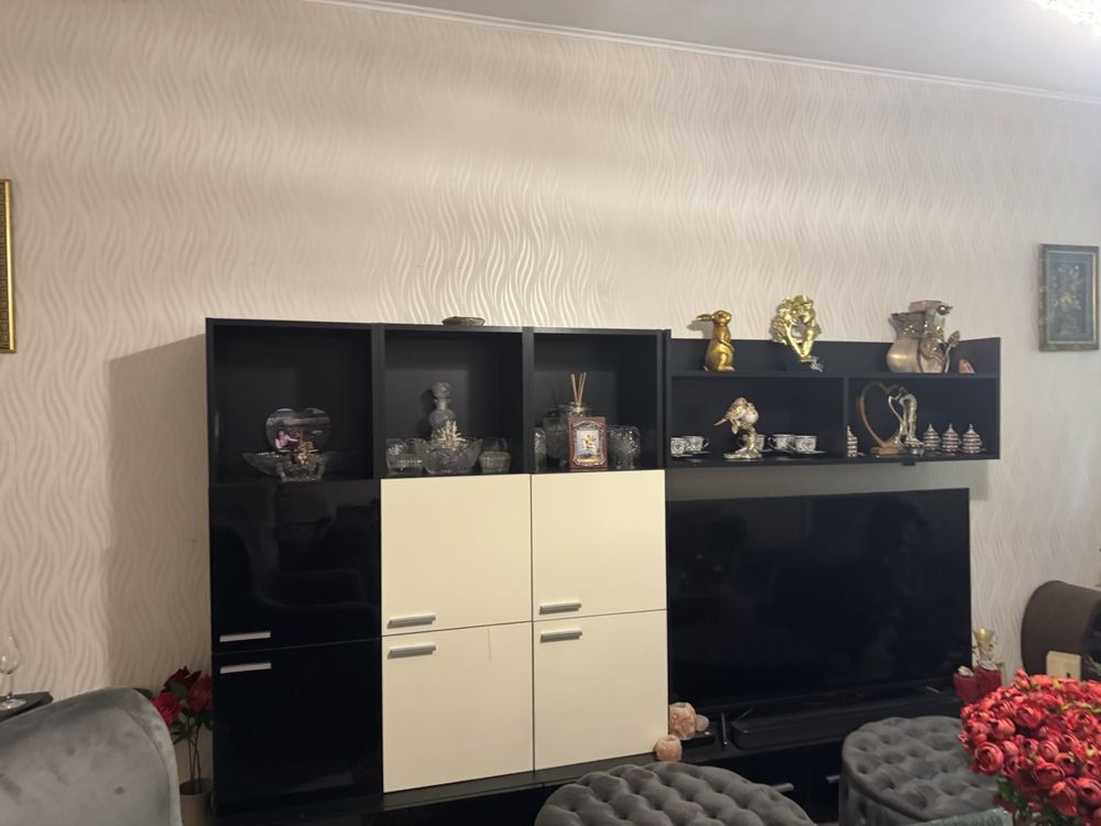 Продавам секция като нова