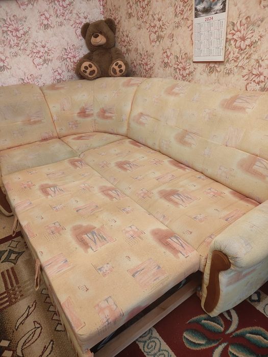 Продам углавой диван и два кресла