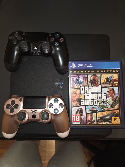 PS 4 Slim + 2 jocuri