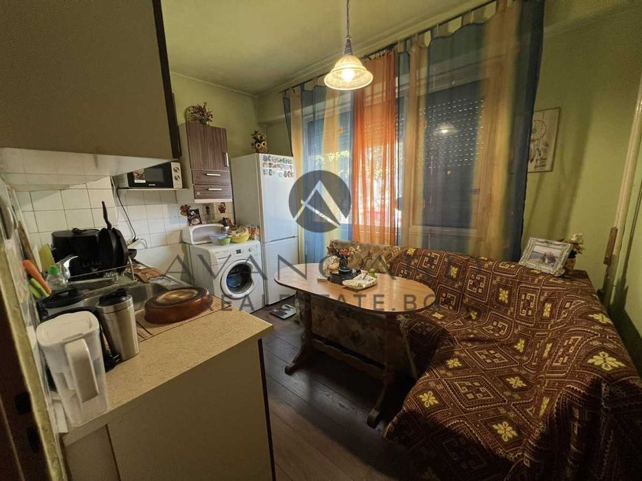 Продава се Тристаен апартамент в Пловдив, Изгрев - 70 кв.м за 1043 €/кв.м - Снимка #2