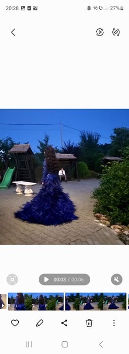 Rochie cu pene extravaganta de închiriat 450 RON sau achiziționat