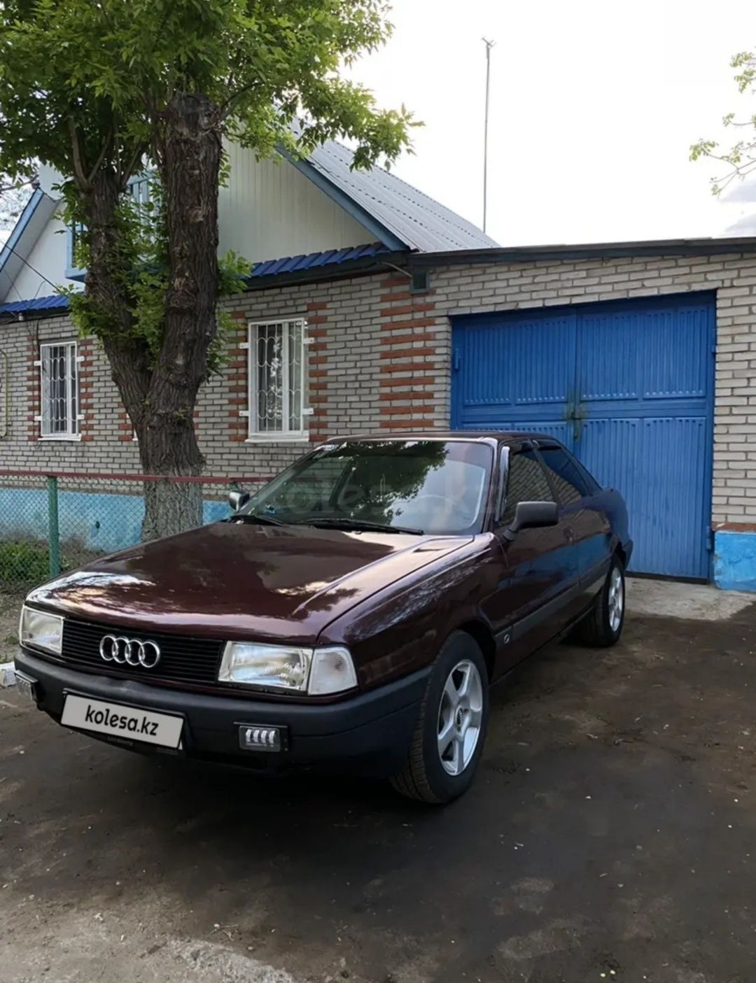 Автомобиль Audi 80