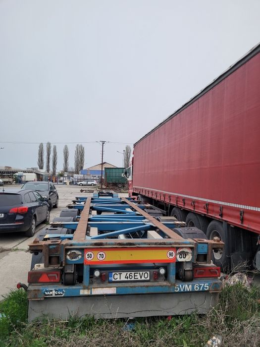 Semi  remorcă  containere