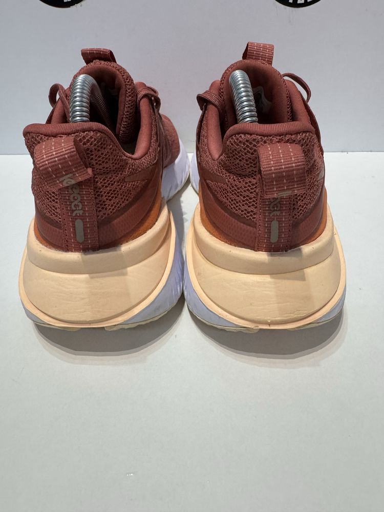 Маратонки NIKE REACT .Номер 38.5
