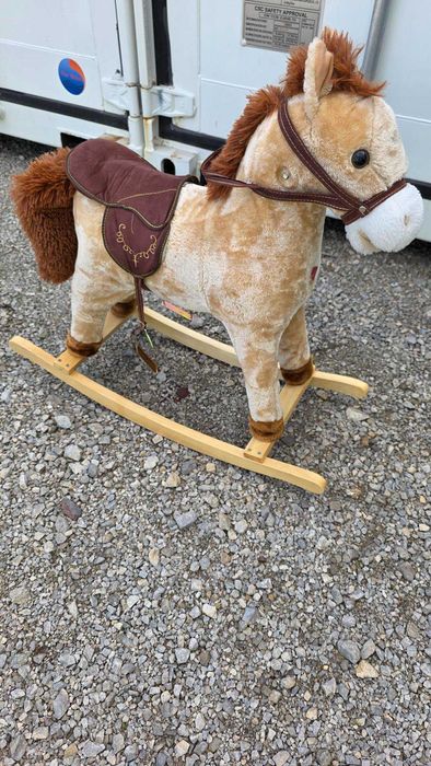 Неразличимо от ново! Плюшено конче - люлка