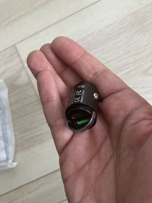 NOU Mini încărcător priza auto invizibil type c usb
