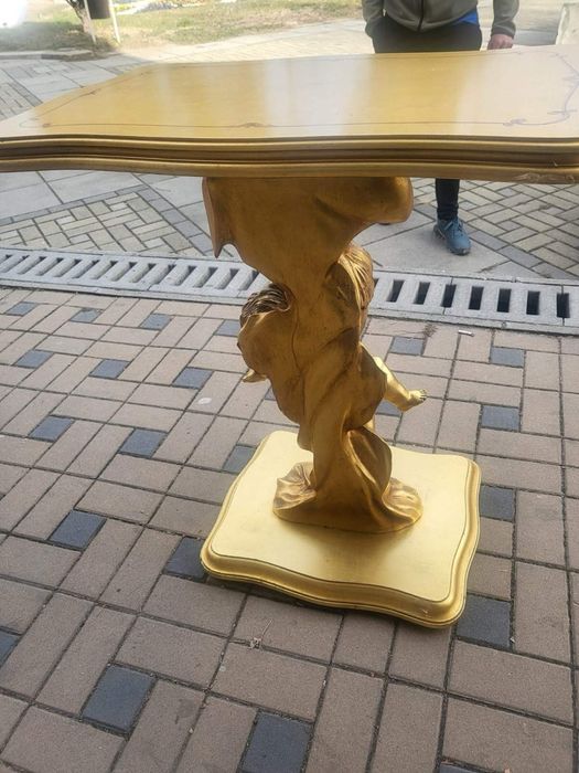 Красива барокова поставка. Дърво. Златен варак