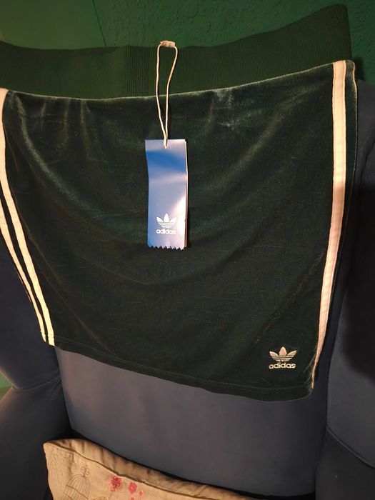 Пола плюш тъмно зелена