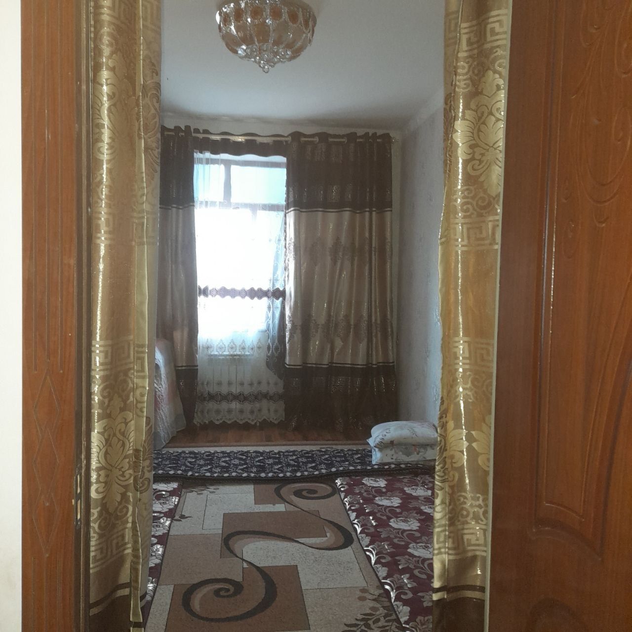 Qarshi kvartira sotiladi