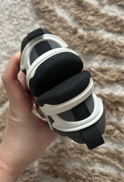 Pantofi sport cu Mickey Mouse Zara mărimea 22