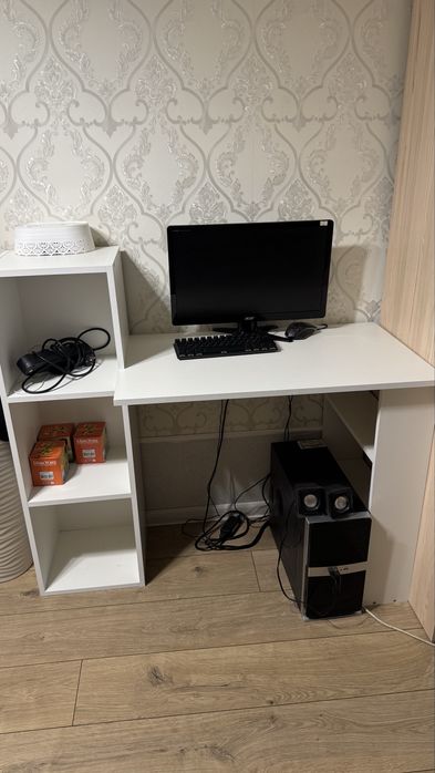 Продам компьютер и стол
