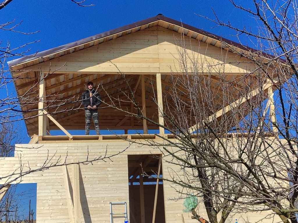 Foisoare, Terase, Cabane stil A-Frame si case din structura de lemn