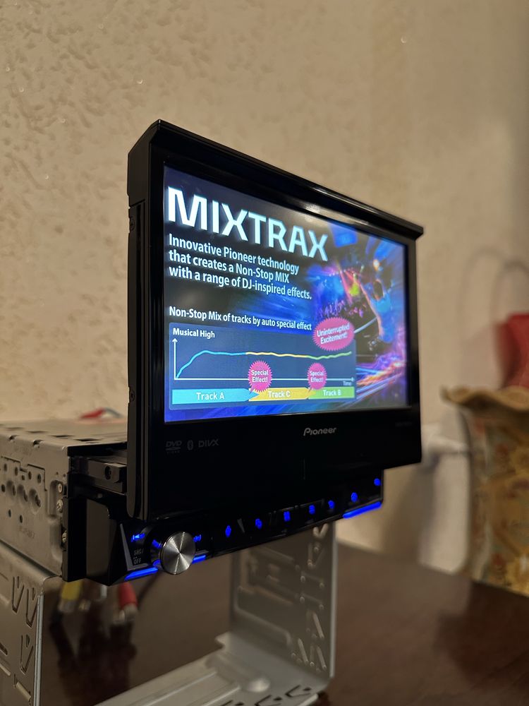 Pioneer AVH-A7150BT Original manitorli magnitafon sotiladi.
