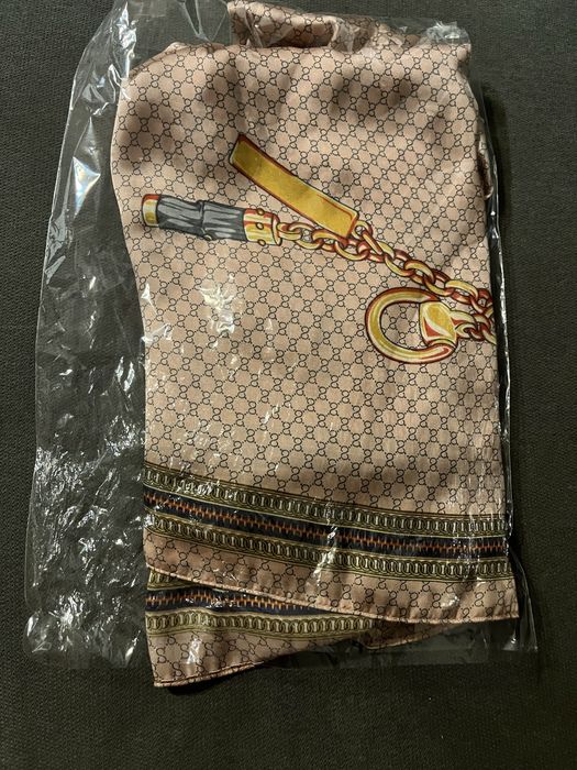 Нов шал на Gucci