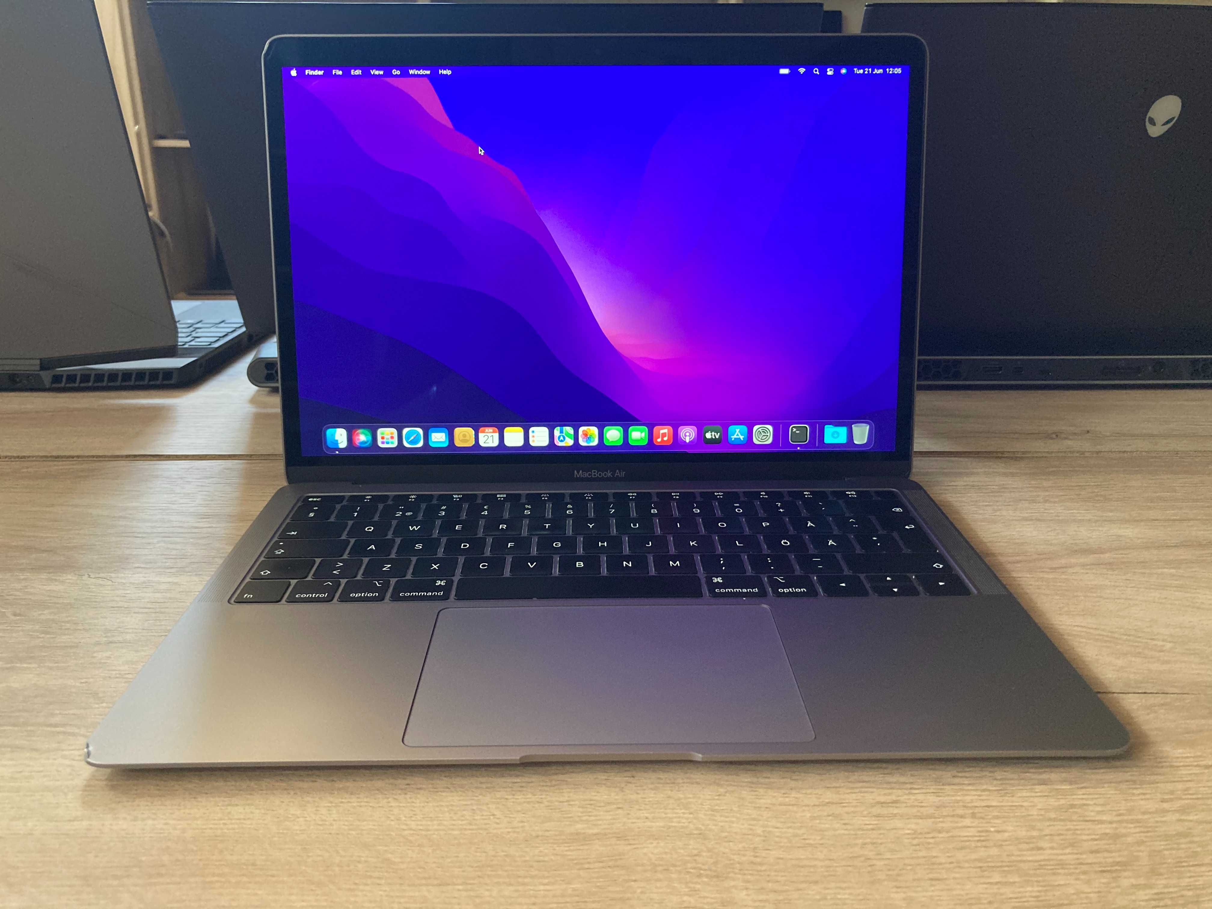 Лаптоп Apple Macbook AIR 13 2018 I5 16GB 256GB SSD с гаранция A1932