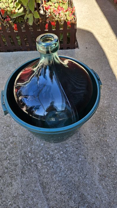 Vând damingene 25 l