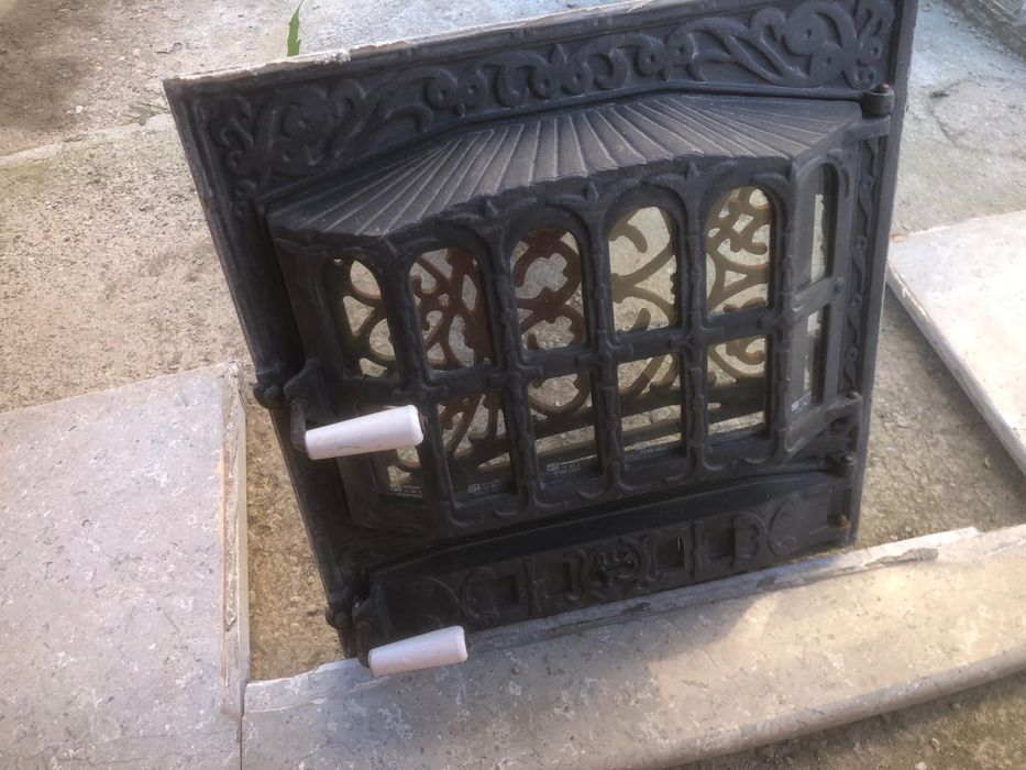 Usa semineu cu placa de marmură si samota pentru interior