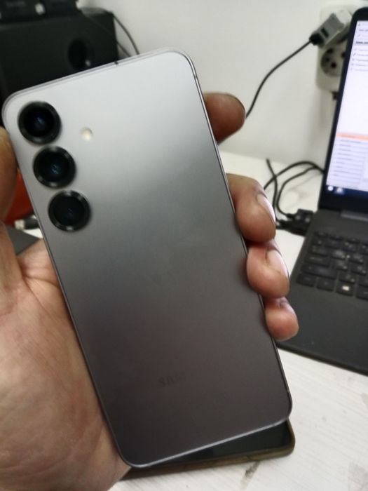 Samsung s25 в идеальном состоянии