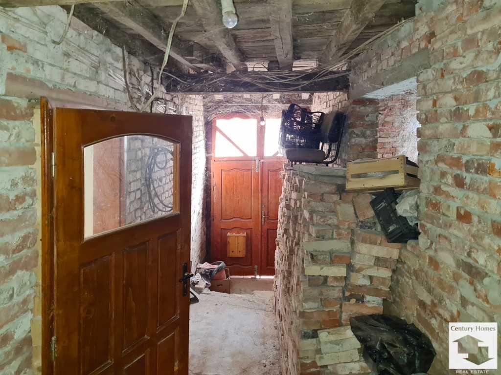 105580 Къща за реновиране с гледка към Царевец в кв. Асенов, В.Търново