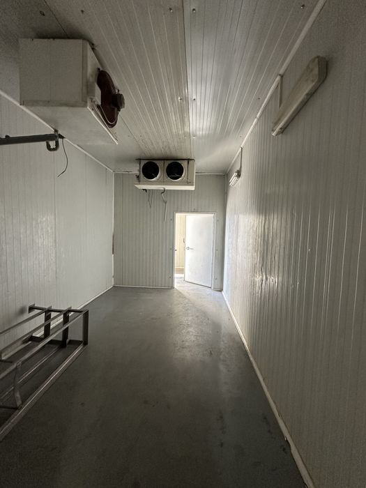 Închiriere hale – frigorifice și simple-utilități complete 300/250/140