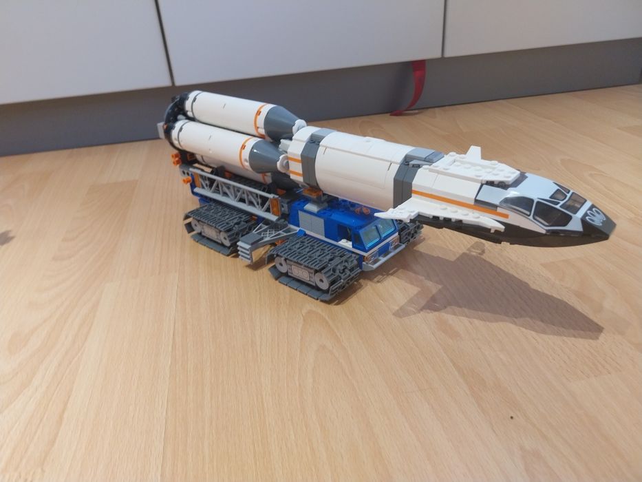 LEGO City - Asamblare si transport de racheta 60229