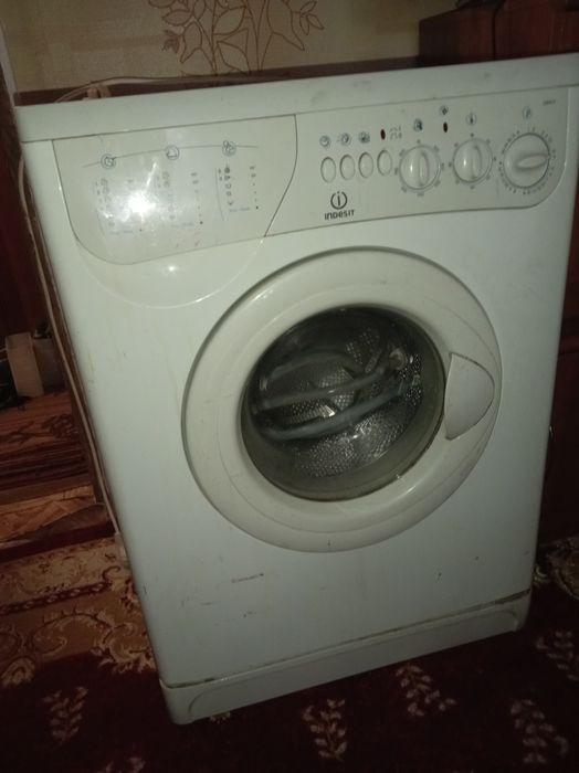 Продам стиральную машинку Indesit