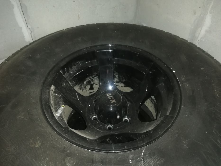 Продам комплект зимней резины с дисками