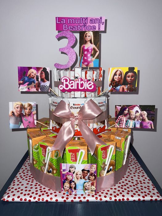 Tort din dulciuri ambalate