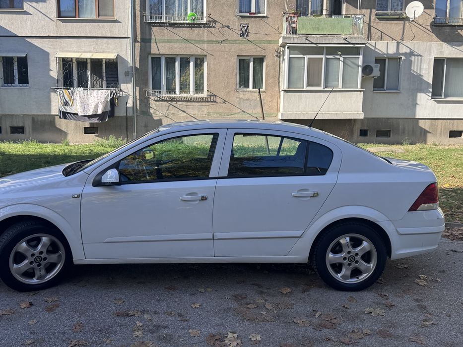 Опел Астра Н 1.6 бензин