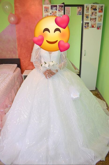 Продавам 2 булченски рокли 500 лв е едната и другата е от цена 500 лв