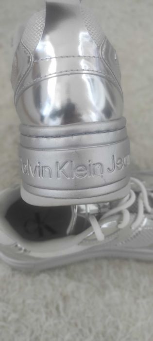 сникърси Cаlvin CKein 38 120 лв.